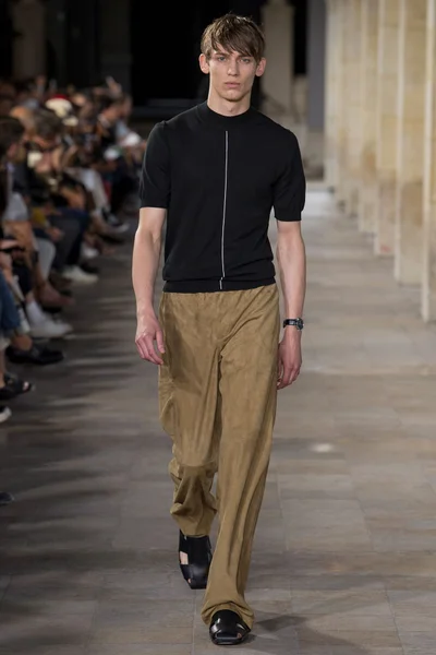 Look 37